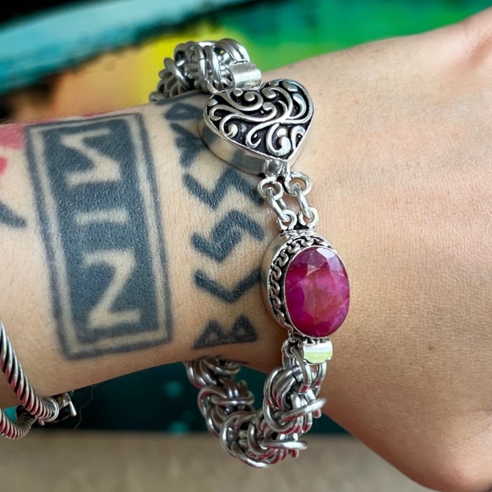 Handmade maille link bracelet . Indian ruby gem clasp heart love boho silver